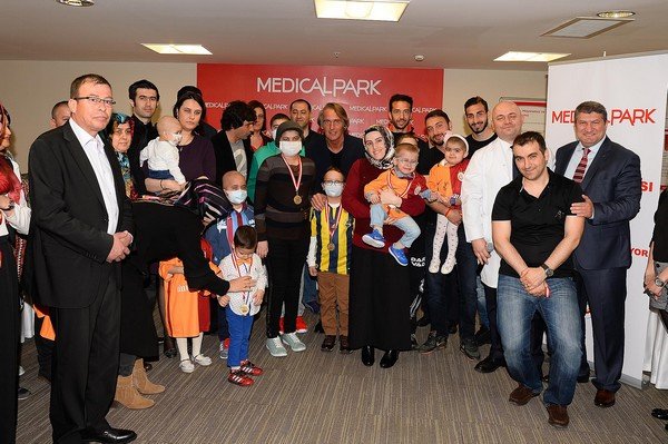Galatasaray'dan kanserli çocuklara ziyaret