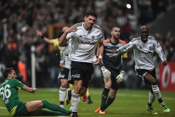 'Beşiktaş'tan Mario Gomez tişörtleri