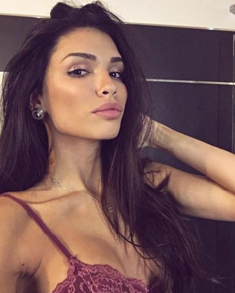 Lazio'lu golcünün seksi eşi