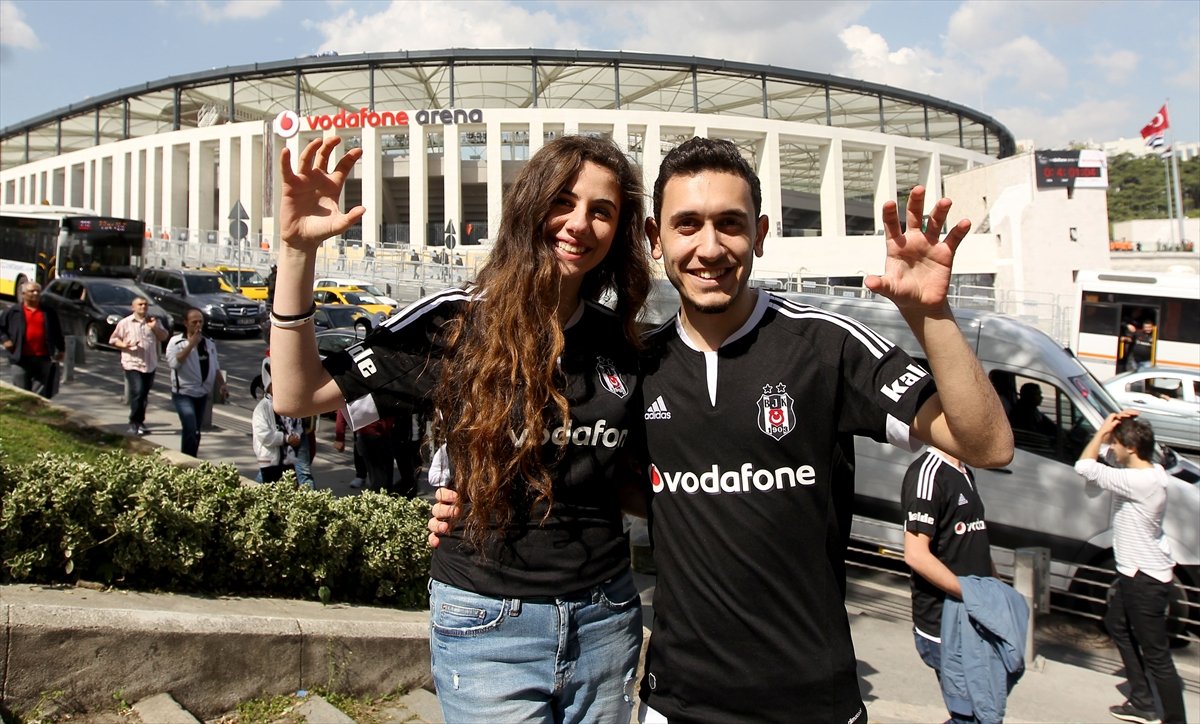 Beşiktaşlı taraftarlar Bursaspor maçını bekliyor