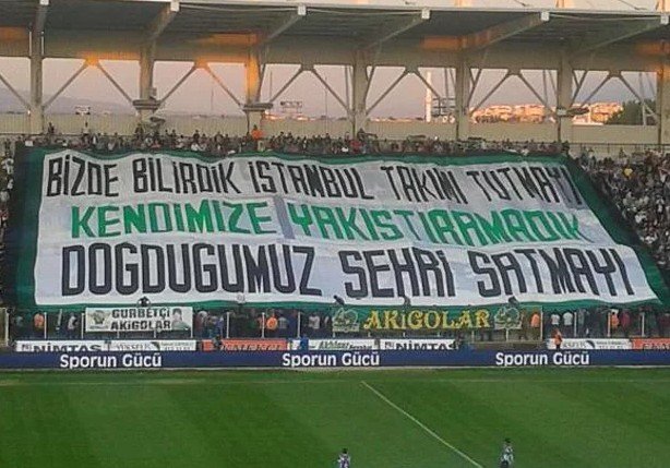 Tribünlerde açılan unutulmaz pankartlar