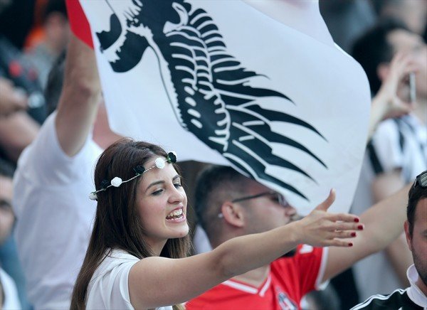 Beşiktaşlı taraftarların tekne esprileri