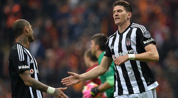 'Galatasaray - Beşiktaş derbisinden kareler