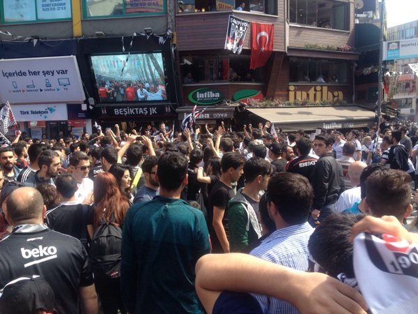 'Beşiktaş taraftarlarının şampiyonluk coşkusu