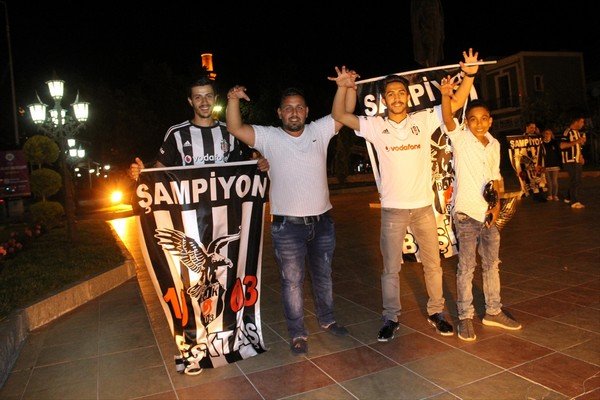 'Beşiktaşlı taraftarlar sokaklara indi