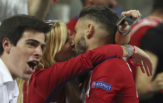 Yannick Carrasco'nun seksi sevgilisi