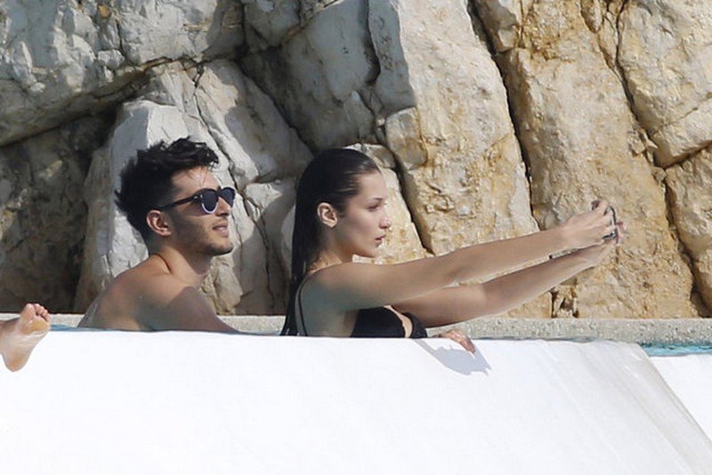 Bella Hadid yürek hoplattı