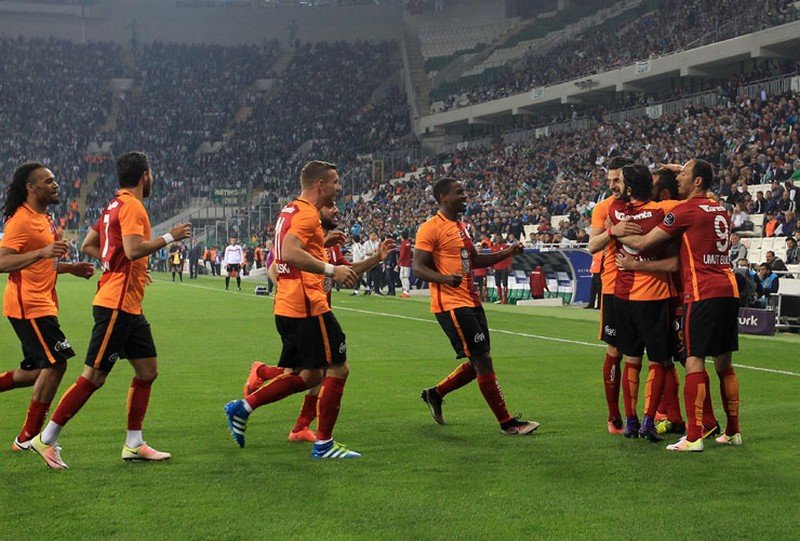 Galatasaray'da tarihi operasyon!