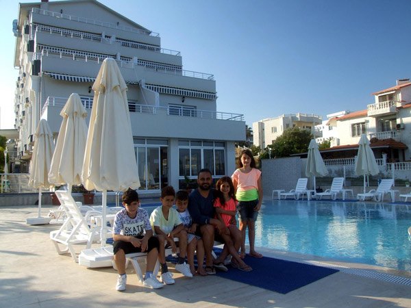 Hasan Şaş, Adana'da otel açtı