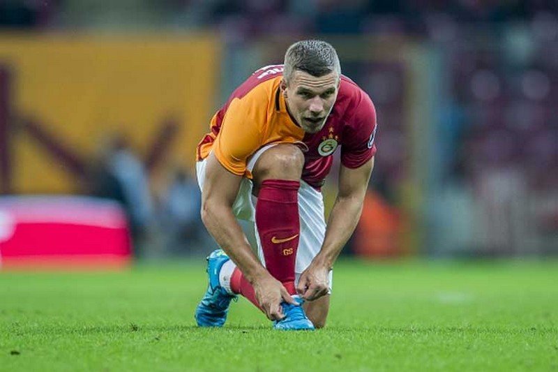 Lukas Podolski gidiyor