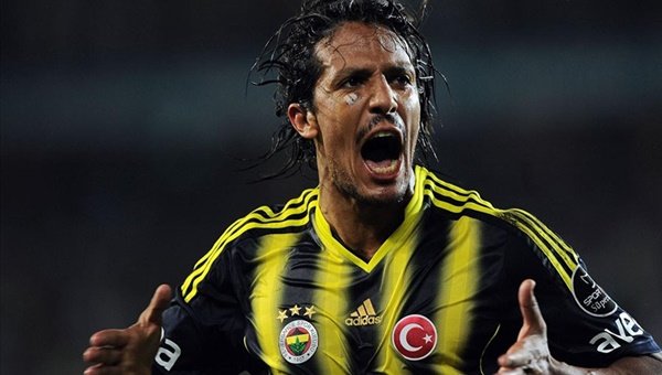 Fenerbahçe 10 futbolcuyla yollarını ayırdı