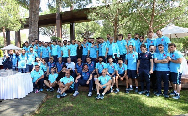 'İlber Ortaylı, Milli Takım'ı ziyaret etti