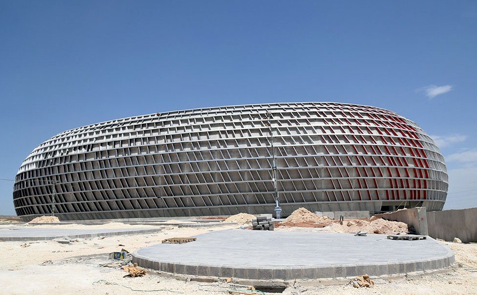 Gaziantep Arena'da çimler seriliyor