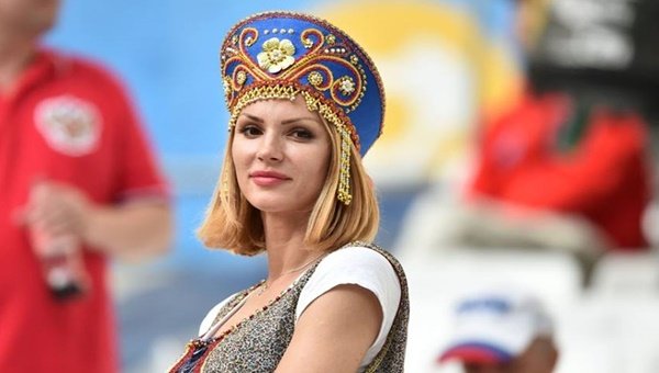  İngiltere maçında Rus tribün güzelleri