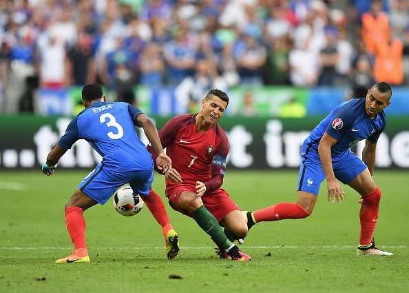 Cristiano Ronaldo gözyaşlarına boğuldu