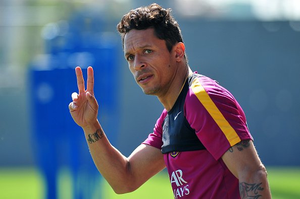 Beşiktaş, Barcelona'dan Adriano'ya talip