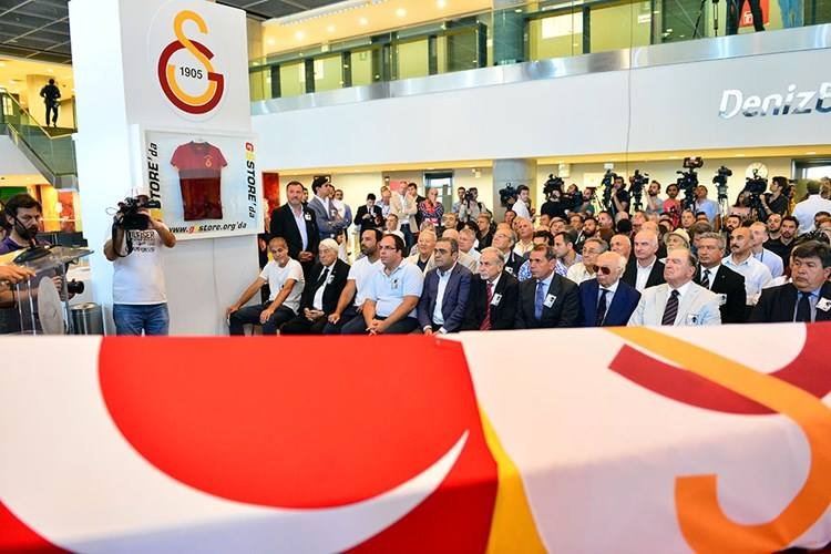 'Turgay Şeren son yolculuğuna uğurlandı