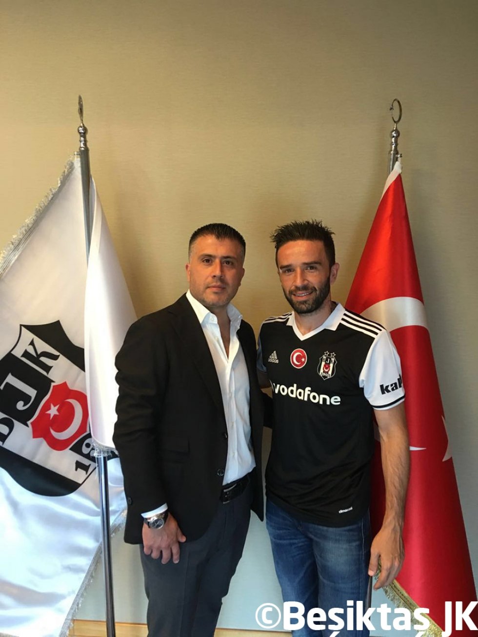Gökhan Gönül, Beşiktaş formasını giydi