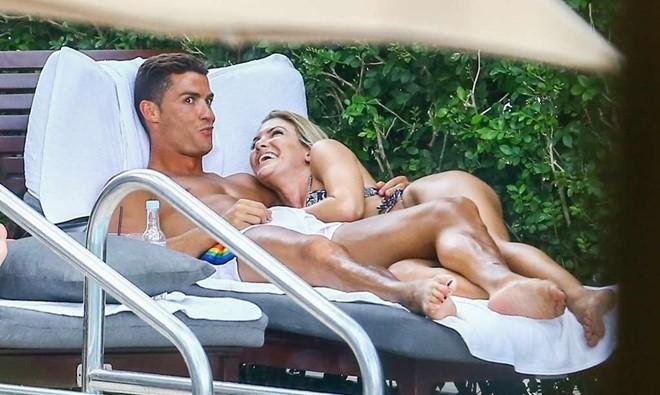 Ronaldo ünlü fitness uzmanıyla birlikte