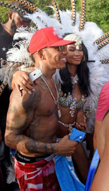 Lewis Hamilton'dan olay yaratan dans