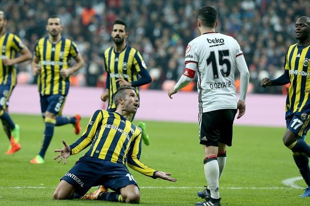 10. Robin Van Persie ve Oğuzhan Özyakup