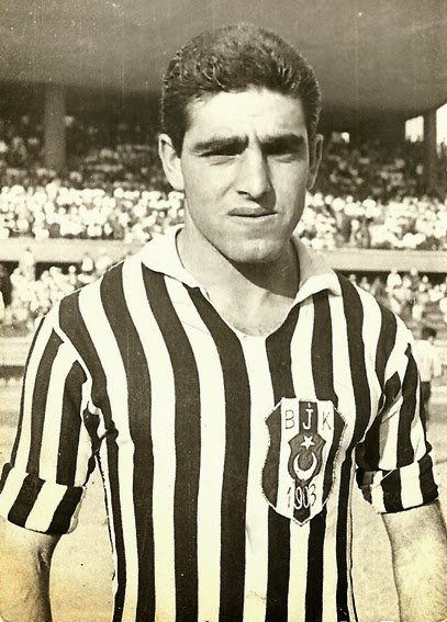 22 - Eşref Bilgiç - 63 gol