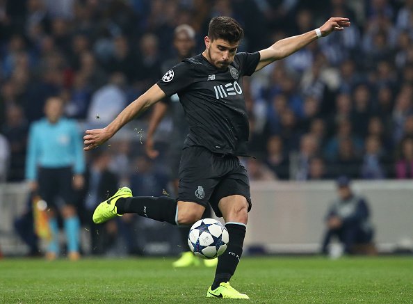 24 Ruben Neves