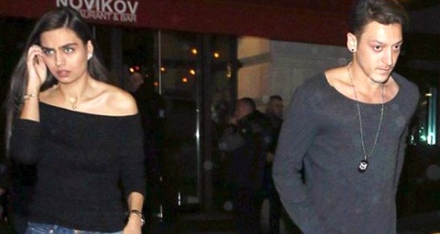 Mesut Özil, Amine Gülşe aşkı