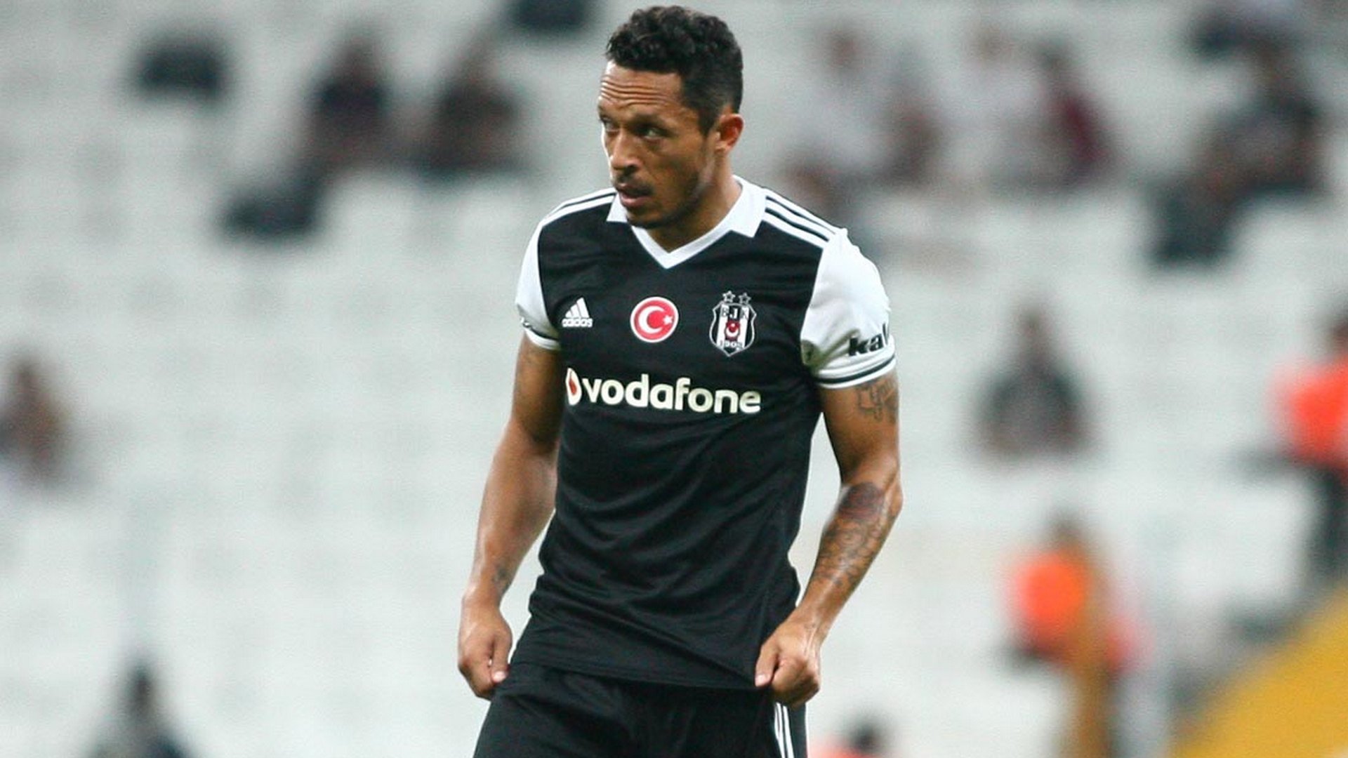 37 - Adriano			Beşiktaş JK