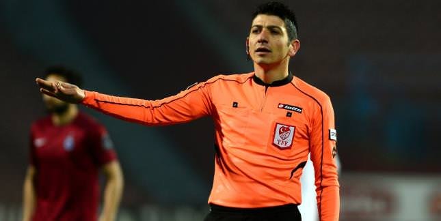 4. Yaşar Kemal Uğurlu - 8 maç - 4 kırmızı kart