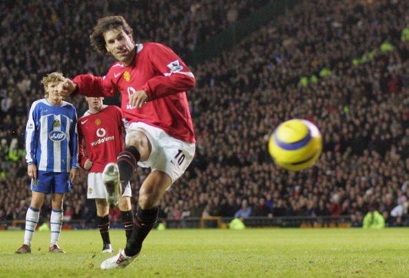 3. Ruud Van Nistelrooy  56 Gol (109 Dakikada Bir Gol)