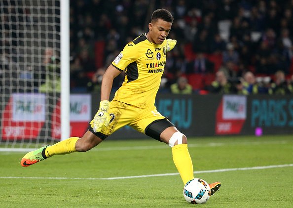 4 Alban Lafont