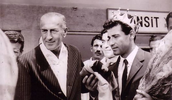 Avrupa kupaları maçlarında gol atan ilk Türk oyuncu olması.