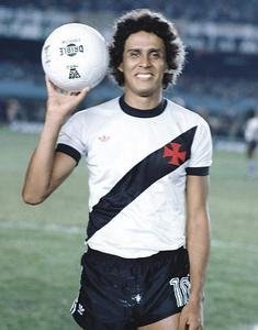 5- ROBERTO DİNAMİTE - 470 GOL