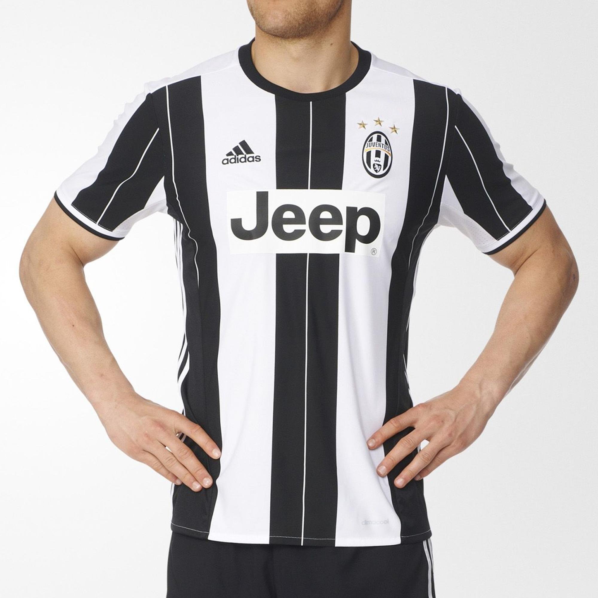 7) Juventus (850,000)