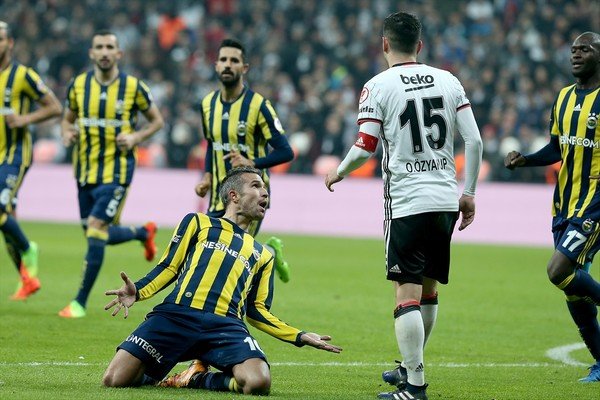 Robin van Persie - 15 maç - 6 gol