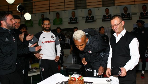 'Talisca doğum gününü arkadaşlarıyla kutladı