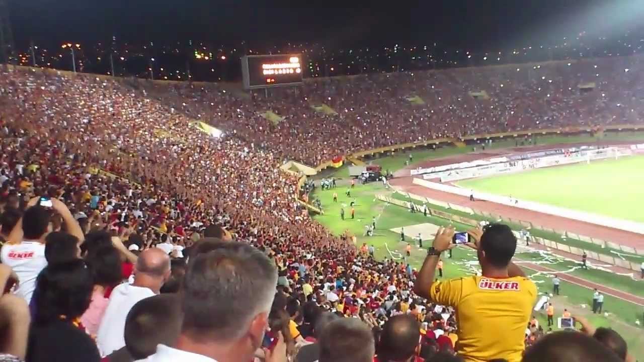 İzmir Atatürk Stadyumu - 51.295