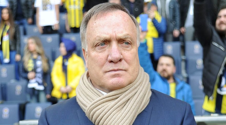 Ruslar Advocaat’ı şimdiden yolladı