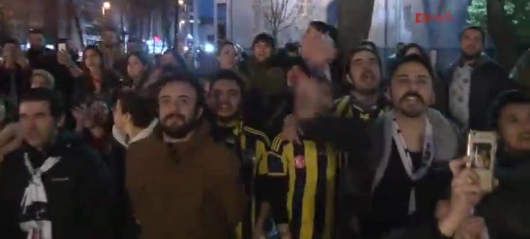 Beşiktaş ve Fenerbahçeli taraftarlardan saldırıya uğrayan sanat merkezine destek!