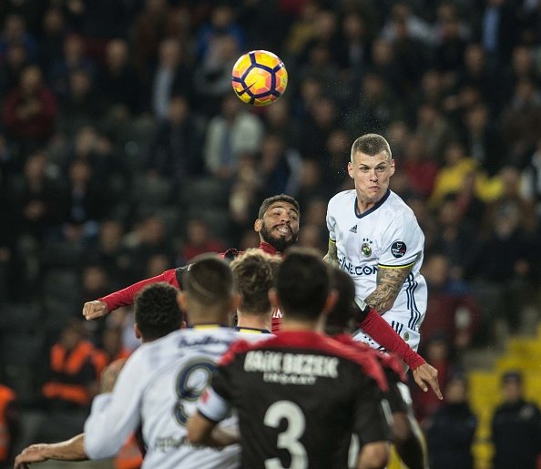 'Erman Toroğlu: ''Düşün Fenerbahçe'nin yakasından!''