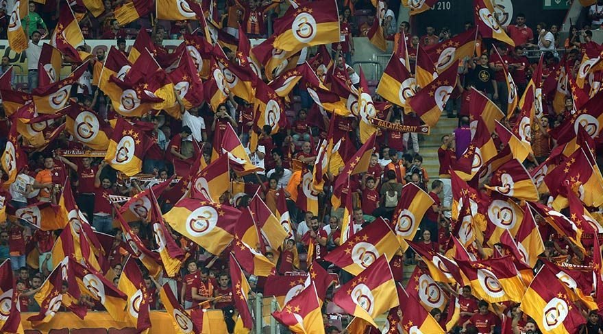 Galatasaray taraftarından derbiye özel koreografi