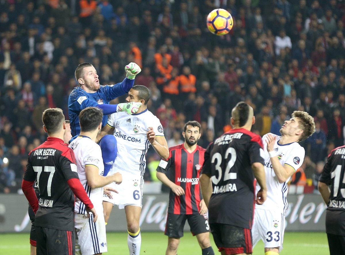 Fenerbahçe Pereira’yı mumla arıyor