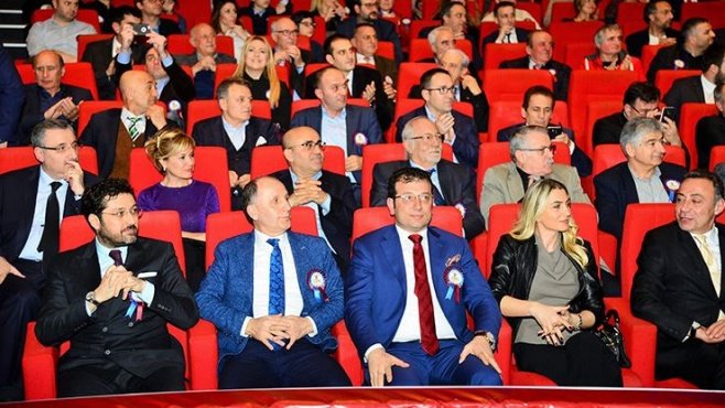 Efsane Avni Aker’e veda gecesi düzenlendi