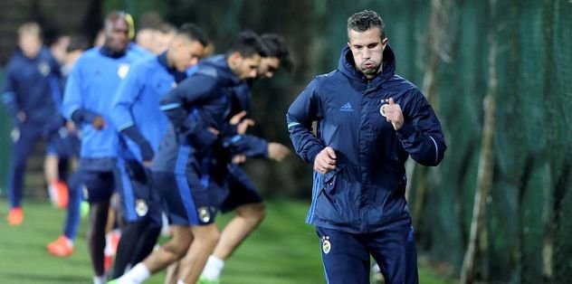 Robin van Persie, Krasnodar maçında oynayacak mı?
