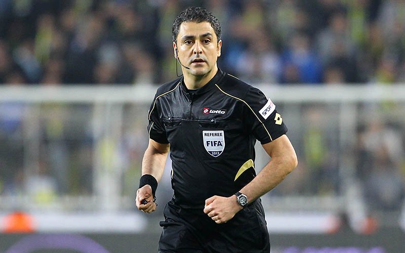 3. Bülent Yıldırım - 11 maç - 4 kırmızı kart