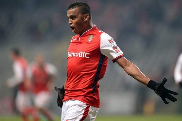 35. Aderlan Santos
