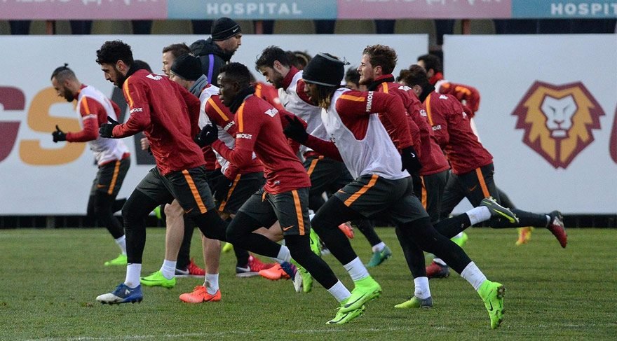 Jan Olde Riekerink’i mumla arıyorlar