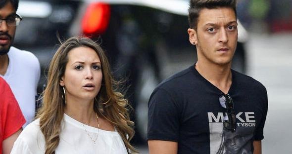 Mesut Özil, Amine Gülşe için numarasını değiştirdi