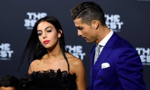 Cristiano Ronaldo evleniyor iddiası